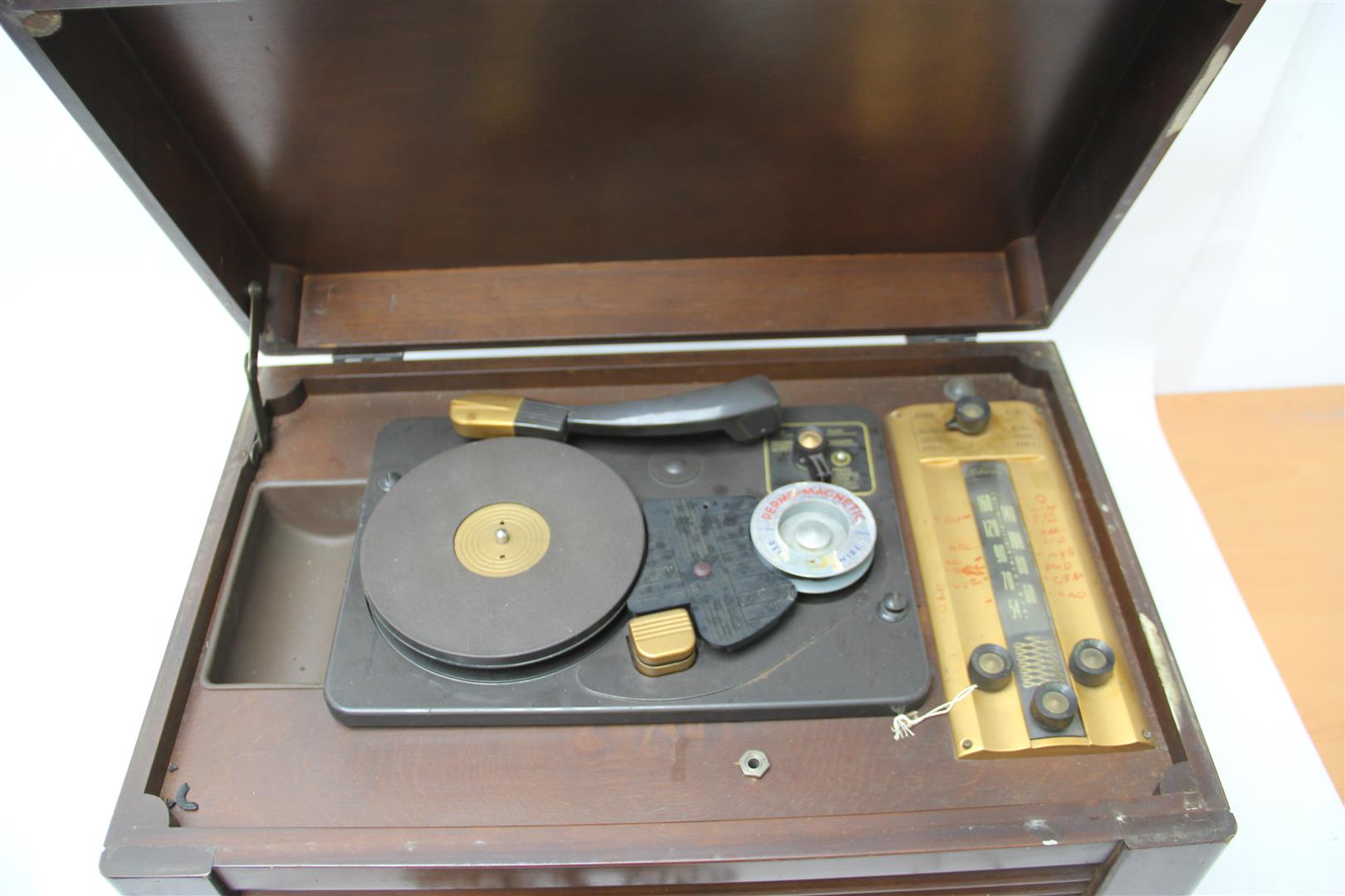 Sears, Roebuck & Co. SilverTone 8086B Phonograph AM Radio Wire Recorder