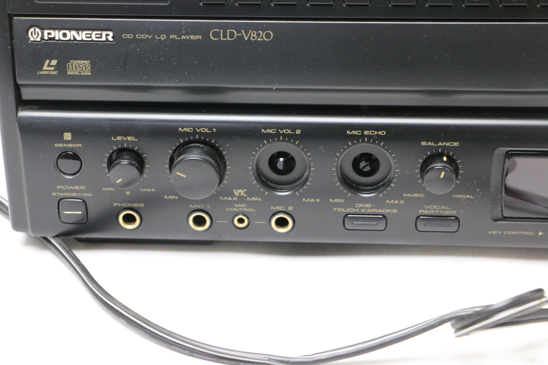 Pioneer CLDV820 CD CDV LD LaserDisc Player/LaserDisc Karaoke Player